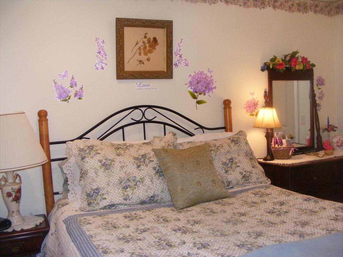 Lake Valley Legends B&B วัตกินส์เกลน ภายนอก รูปภาพ